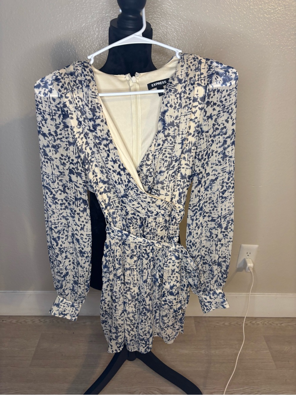 Express Blue and Cream Floral-Print Long Sleeve Dress Size XXS